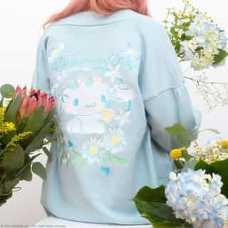 Feeling floral 🌼 The new Cinnamoroll Floral cardigan and beret from @japanla are available now! 💙 Link in bio.