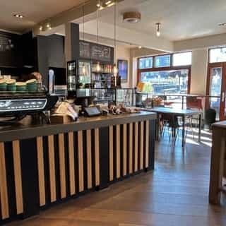 NIEUW op Horecaspot 👀⁠
⁠
🍽 Lunchroom⁠
📍 Amsterdam⁠
✔ Verhuur vastgoed⁠ & verkoop bedrijfsexploitatie⁠
⁠
Meer info? Brochure of bezichtiging aanvragen? ⁠
🔗 in bio