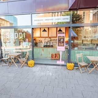 NIEUW op Horecaspot 👀⁠
⁠
🍽 Bezorg- & afhaalzaak⁠
📍 Rotterdam⁠
✔ Verhuur vastgoed⁠ & verkoop bedrijfsexploitatie⁠
⁠
Meer info? Brochure of bezichtiging aanvragen? ⁠
🔗 in bio