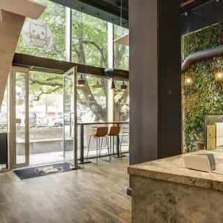 NIEUW op Horecaspot 👀⁠
⁠
🍽 Bezorg- & afhaalzaak⁠
📍 Hoofddorp⁠
✔ Verhuur vastgoed⁠ & verkoop bedrijfsexploitatie⁠
⁠
Meer info? Brochure of bezichtiging aanvragen? ⁠
🔗 in bio