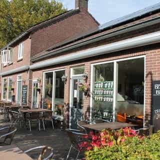 NIEUW op Horecaspot 👀⁠
⁠
🍽 Cafetaria⁠
📍 Hoogeloon⁠
✔ Verhuur vastgoed⁠ & verkoop bedrijfsexploitatie⁠
⁠
Meer info? Brochure of bezichtiging aanvragen? ⁠
🔗 in bio
