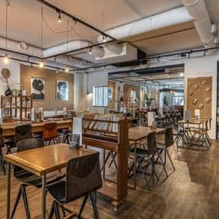 NIEUW op Horecaspot 👀⁠
⁠
🍽 Lunchroom⁠
📍 Eindhoven⁠
✔ Verhuur vastgoed⁠ & verkoop bedrijfsexploitatie⁠
⁠
Meer info? Brochure of bezichtiging aanvragen? ⁠
🔗 in bio