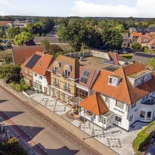 NIEUW op Horecaspot 👀⁠
⁠
🍽 Hotel-restaurant⁠
📍 Den Burg⁠
✔ Verkoop vastgoed⁠ & verkoop bedrijfsexploitatie⁠
⁠
Meer info? Brochure of bezichtiging aanvragen? ⁠
🔗 in bio