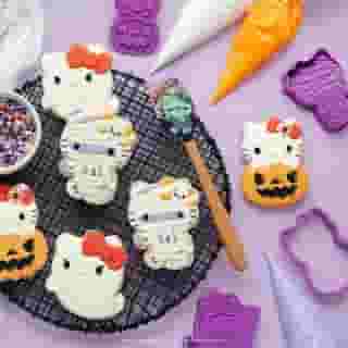 Sweet and spooky 👻 Get ready for autumn baking with these adorable Halloween baking sets featuring Hello Kitty! 🧁 Link in bio. 