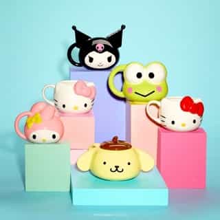 A hug in a mug ☕️ 💓 Add your favorite Sanrio character to your collection with these ceramic mugs! Link in bio to shop.