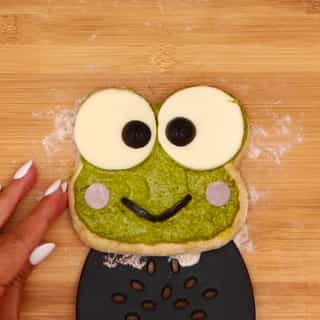 Learn how to make a super yummy pesto pizza featuring Friend of the Month Keroppi on the #HelloKittyandFriends YouTube channel - link in bio! 🍕🐸