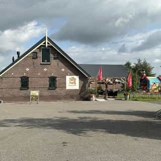 NIEUW op Horecaspot 👀⁠
⁠
🍽 Restaurant⁠
📍 Nieuwkoop⁠
✔ Verhuur vastgoed⁠ & verkoop bedrijfsexploitatie⁠
⁠
Meer info? Brochure of bezichtiging aanvragen? ⁠
🔗 in bio