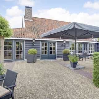 NIEUW op Horecaspot 👀⁠
⁠
🍽 Restaurant⁠
📍 Burgh-Haamstede⁠
✔ Verkoop vastgoed⁠ & verkoop bedrijfsexploitatie⁠
⁠
Meer info? Brochure of bezichtiging aanvragen?⁠
🔗 in bio