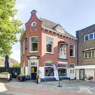 NIEUW op Horecaspot 👀⁠
⁠
🍽 Restaurant⁠
📍 Hilversum⁠
✔ Verkoop vastgoed⁠ & verkoop bedrijfsexploitatie⁠
⁠
Meer info? Brochure of bezichtiging aanvragen? ⁠
🔗 in bio