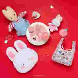 It’s a tea party! 🫖 Join Marron Cream and Cheery Chums for tea with these plush and glass mug sets. Link in bio to shop!