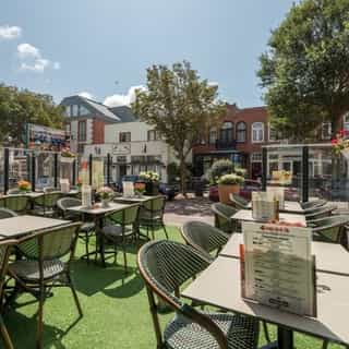 NIEUW op Horecaspot 👀⁠
⁠
🍽 Restaurant⁠
📍 Zandvoort⁠
✔ Verhuur vastgoed⁠ & verkoop bedrijfsexploitatie⁠
⁠
Meer info? Brochure of bezichtiging aanvragen?⁠
🔗 in bio