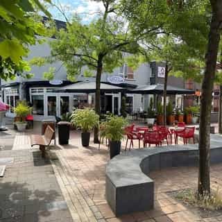 NIEUW op Horecaspot 👀⁠
⁠
🍽 IJssalon⁠
📍 Velp⁠
✔ Verhuur vastgoed⁠ & verkoop bedrijfsexploitatie⁠
⁠
Meer info? Brochure of bezichtiging aanvragen?⁠
🔗 in bio