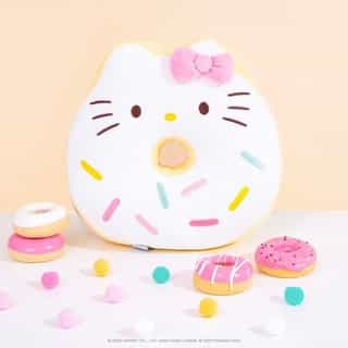 Sharing is caring 💖 Get 30% off all Hello Kitty x @Pusheen items with code TOEBEAN30 🐾✨ Link in bio.