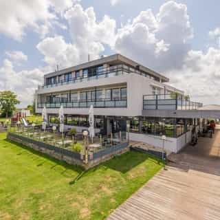 NIEUW op Horecaspot 👀⁠
⁠
🍽 Restaurant⁠
📍 Aalsmeer⁠
✔ Verhuur vastgoed⁠ & verkoopbedrijfsexploitatie⁠
⁠
Meer info? Brochure of bezichtiging aanvragen? ⁠
🔗 in bio