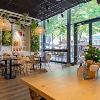 NIEUW op Horecaspot 👀⁠
⁠
🍽 Bezorg- en afhaalzaak⁠
📍 Hilversum⁠
✔ Verhuur vastgoed⁠ & verkoop bedrijfsexploitatie⁠
⁠
Meer info? Brochure of bezichtiging aanvragen?⁠
🔗 in bio