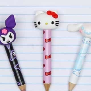 Learn how to make supercute Hello Kitty, Kuromi and Cinnamoroll DIY erasers inspired by the new Hello Kitty and Friends Real Littles backpack that’s exclusively available at Walmart on the #HelloKittyandFriends YouTube channel - link in bio! 🎒✏️