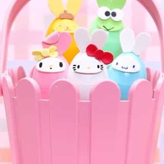 Check out our newest supercute spring craft featuring Hello Kitty, Cinnamoroll, My Melody, Keroppi and Pompompurin #HelloKittyandFriends YouTube channel - link in bio! 🐰