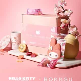 Hello Kitty is having a picnic with her friends. Oh, and did we mention you’re invited? Your friends, too! Tag your friends and let them know you want to share a box full of snacks and smiles! Visit the link in bio to get your first Hello Kitty and Friends + @Bokksu box.