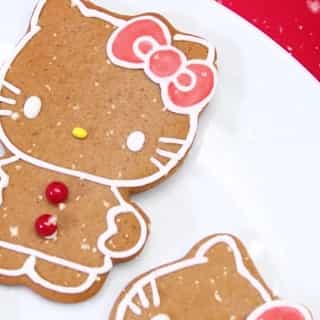 Ring in the holiday season with super warm and yummy Hello Kitty gingerbread cookies and learn how to decorate a Hello Kitty inspired gingerbread house on the #HelloKittyandFriends YouTube channel! Link in bio. 