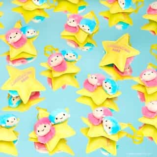 Little Twin Stars are siblings from the Yume Star-Cloud and are now available as a limited-edition mascot clip! 🌟 Get our Friend of the Month gift FREE when you spend $50 or more in Sanrio stores and online - no code needed! Link in bio to shop. #SanrioFOTM