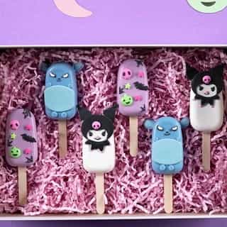 Bats, spider webs, and pumpkins! What do they have in common? All of Kuromi’s spooky-cute favorite things! Learn to make Kuromi Cakesicles on the #HelloKittyandFriends YouTube channel. 💜💙 Link in bio.