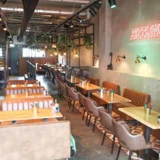 NIEUW op Horecaspot 👀⁠
⁠
🍽 Restaurant⁠
📍 Zoetermeer⁠
✔ Verhuur vastgoed⁠ & verkoop bedrijfsexploitatie⁠
⁠
Meer info? Brochure of bezichtiging aanvragen?⁠
🔗 in bio