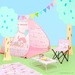 Playdate at the park? 🌳💕 Spark your little one’s sense of adventure with this matching picnic set featuring My Melody! Link in bio to shop. 