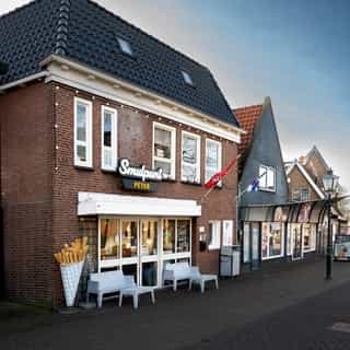 NIEUW op Horecaspot 👀⁠⁠
⁠⁠
🍽 Cafetaria⁠
📍 Lemmer⁠
✔ Verkoop vastgoed⁠ & verkoop bedrijfsexploitatie⁠
⁠
Meer info? Brochure of bezichtiging aanvragen? ⁠
🔗 in bio