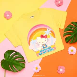 We’re feeling tropical with this month’s new t-shirt design 🏝💖 Tap the link in bio to join the Sanrio T-Shirt Club on Amazon!