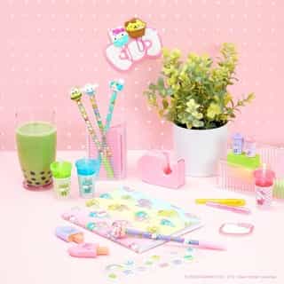 Give your desk a super sweet makeover with the dessert themed Hello Kitty and Friends collection! 🍦💕🧋 Available only at @clairesstores and online. Link in bio!