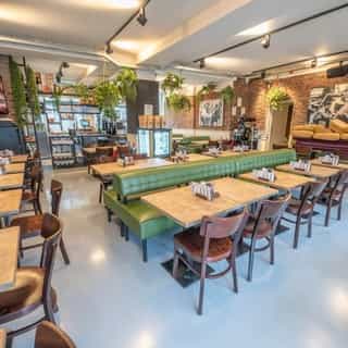 NIEUW op Horecaspot 👀⁠
⁠
🍽 Restaurant⁠
📍 Rotterdam ⁠
✔ Verhuur vastgoed⁠ & verkoop bedrijfsexploitatie⁠
⁠
Meer info? Brochure of bezichtiging aanvragen? ⁠
🔗in bio