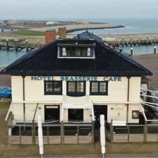 NIEUW op Horecaspot 👀⁠
⁠
🍽 Horecapand⁠
📍 Oudeschild, Texel⁠
✔ Verhuur/verkoop vastgoed⁠ & verkoop bedrijfsexploitatie⁠ ⁠
⁠
Meer info? Brochure of bezichtiging aanvragen? ⁠
🔗 in bio