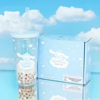 The Cinnamoroll 20th Anniversary Boba Cup & Kit by @JapanLA is here!🧋✨ Make your own yummy #Cinnamoroll themed boba at home to share with friends 💙 Link in bio to shop!