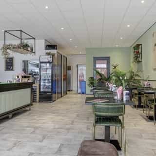 NIEUW op Horecaspot 👀⁠⁠
⁠
🍽 Cafetaria⁠
📍 Voorhout⁠
✔ Verhuur vastgoed⁠ & verkoop bedrijfsexploitatie⁠
⁠
Meer info? Brochure of bezichtiging aanvragen?⁠
🔗 in bio