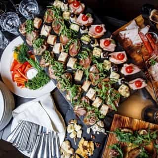 NIEUW op Horecaspot 👀⁠⁠
⁠⁠
🔐 Stille verkoop⁠
🍽 Cateringbedrijf⁠
📍 Arnhem/Nijmegen⁠
⁠⁠
Meer info? Of een bezichtiging aanvragen? ⁠
🔗 in bio