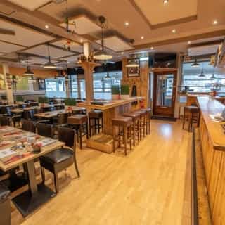 NIEUW op Horecaspot 👀⁠
⁠
🍽 Restaurant⁠
📍 Rotterdam⁠
✔ Verhuur vastgoed⁠ & verkoop bedrijfsexploitatie⁠
⁠
Meer info? Brochure of bezichtiging aanvragen? ⁠
🔗 in bio