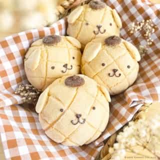 Let’s celebrate our Friend of the Month by making our favorite golden retriever into a popular Japanese baked good: melon pan! 💛 Tap the link in bio for the #Pompompurin inspired recipe by @bananabellebrown✨