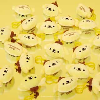 Pompompurin is generous, laid-back, and now available as a limited edition mascot clip! 💛 Get our Friend of the Month gift FREE when you spend $50 or more in Sanrio stores and online - no code needed! Link in bio to shop. #SanrioFOTM