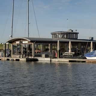 NIEUW op Horecaspot 👀⁠⁠
⁠
🍽 Café-Restaurant⁠
📍 Zierikzee⁠
✔ Verhuur vastgoed⁠ & verkoop bedrijfsexploitatie⁠
⁠
Meer info? Brochure of bezichtiging aanvragen?⁠
🔗in bio