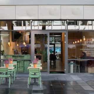 NIEUW op Horecaspot 👀⁠⁠
⁠⁠
🍽 Casco horecaruimte⁠
📍 Rotterdam⁠
✔ Verhuur vastgoed⁠ ⁠
⁠
Meer info? Brochure of bezichtiging aanvragen? ⁠
🔗 in bio