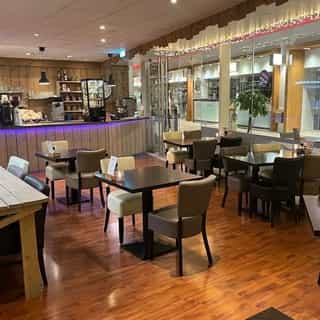 NIEUW op Horecaspot 👀⁠⁠
⁠
🍽 Lunchroom⁠
📍 Veenendaal⁠
✔Verhuur vastgoed⁠ & verkoop bedrijfsexploitatie⁠
⁠
Meer info? Brochure of bezichtiging aanvragen?⁠
🔗 in bio