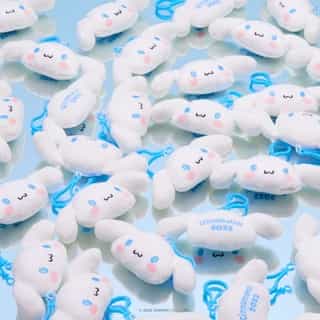 Cinnamoroll is super shy, friendly, and now available as a limited edition mascot clip! 💙 Get our Friend of the Month gift FREE when you spend $50 or more in Sanrio stores and online - no code needed! Link in bio to shop. #SanrioFOTM