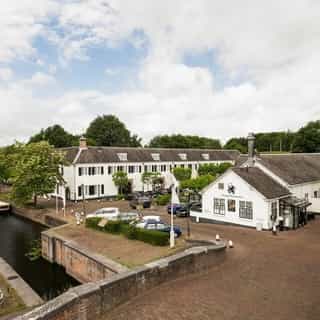 NIEUW op Horecaspot 👀⁠⁠
⁠⁠
🍽 Zalen-/partycentrum⁠
📍 Naarden⁠
✔ Verhuur vastgoed⁠ & verkoop bedrijfsexploitatie⁠
⁠
Meer info? Brochure of bezichtiging aanvragen? ⁠
🔗in bio⁠
⁠
#naarden #horecanaarden #zaalverhuur #horecahuren #horecakopen #horeca #horecaspot #horecanieuws #naardenvesting