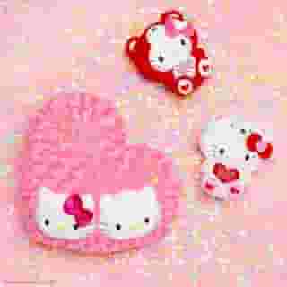 Supercute plush is our LOVE language 💌 Shop these must-have gifts in time for #ValentinesDay! Link in bio. ⁠
⁠
P.S. Get free a mini Hello Kitty plush with any purchase of $100 or more online! 