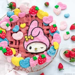 It’s #NationalPieDay and we’re celebrating our Friend of the Month with a delicious strawberry pie inspired by #MyMelody! 🍓🥧 Tap the link in bio for the step-by-step recipe by @luxeandthelady✨