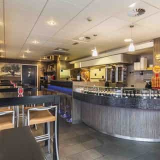 NIEUW op Horecaspot 👀⁠⁠
⁠⁠
🍽 Bezorg- en afhaalzaak ⁠
📍 Gorinchem ⁠
✔ Verhuur vastgoed⁠ & verkoop bedrijfsexploitatie⁠
⁠
Meer info? Brochure of bezichtiging aanvragen? ⁠
🔗 in bio⁠