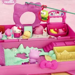 During a day full of winter fun, Chococat’s whiskers pick up something exciting! ❄️⛄ What could it be? Find out in the new episode of Hello Kitty and Friends Mini Tales 3D on the #HelloKittyandFriends YouTube channel. Link in bio 💖