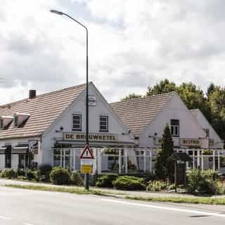 NIEUW op Horecaspot 👀⁠⁠
⁠⁠
🍽 Restaurant⁠ met zalen⁠
📍 Escharen⁠
✔ Verkoop vastgoed⁠ & verkoop bedrijfsexploitatie⁠
⁠
Meer info? Brochure of bezichtiging aanvragen? ⁠
🔗 in bio
