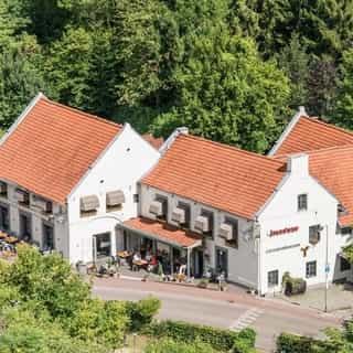 NIEUW op Horecaspot 👀⁠⁠
⁠⁠
🍽 Hotel-restaurant⁠
📍 Berg en Terblijt⁠
✔ Verhuur of verkoop vastgoed⁠ & verkoop bedrijfsexploitatie⁠
⁠
Meer info? Brochure of bezichtiging aanvragen? ⁠
🔗 in bio⁠
