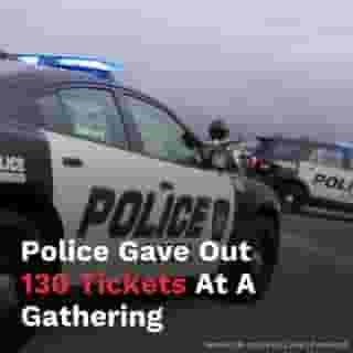 Police gave out 130 tickets after finding 200+ people gathering in a Laval parking lot.⁠
⁠
*Click the link in @mtlblog bio for the full story! ⁠
⁠
⁠
